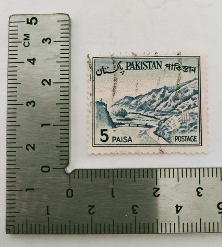 Used pakistan postage stamp - used,